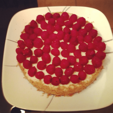 Vanilla cheesecake with raspberries